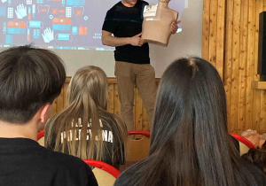 Prezentacja przygotowana przez studentów dla młodzieży naszego liceum.