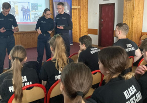 Uczniowie na warsztatach