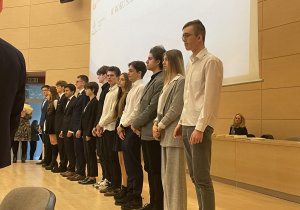 Natalia Puczek podczas uroczystej gali wraz z innymi uczestnikami