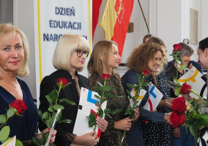 Wręczenie nagród, pani Anna Grzelązka czwarta od lewej
