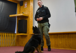 Funkcjonariusz Straży Granicznej z psem, fot. Mikołaj Dudek