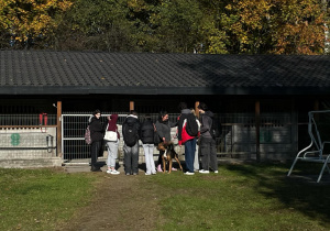 Uczniowie w schronisku