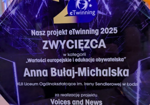 Statuetka: Nasz projekt e-Twinning, zwycięzca „Wartości europejskie i edukacja obywatelska” Anna Bułaj-Michalska, XLII Liceum Ogólnokształcące i. Ireny Sendlerowej.