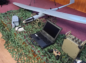 Bezzałogowiec mini BSP Fly Eye z osprzętem.