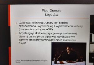 Slajd prezentujący cechy twórczości Piotra Dumały oraz kadr z filmu "Łagodna".
