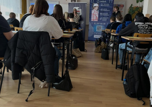 Uczniowie podczas spotkania z pracownikami InWork