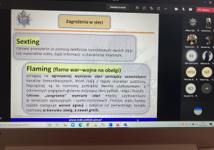 slajd z zajęć online z funkcjonariuszami KMP dotyczący zagrożeń w internecie m.in. sexting oraz flaming